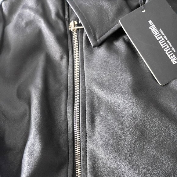 PrettyLittleThing Black Faux Leather Super Cropped Biker Jacket NEW Size 8 (US) - Picture 2 of 5